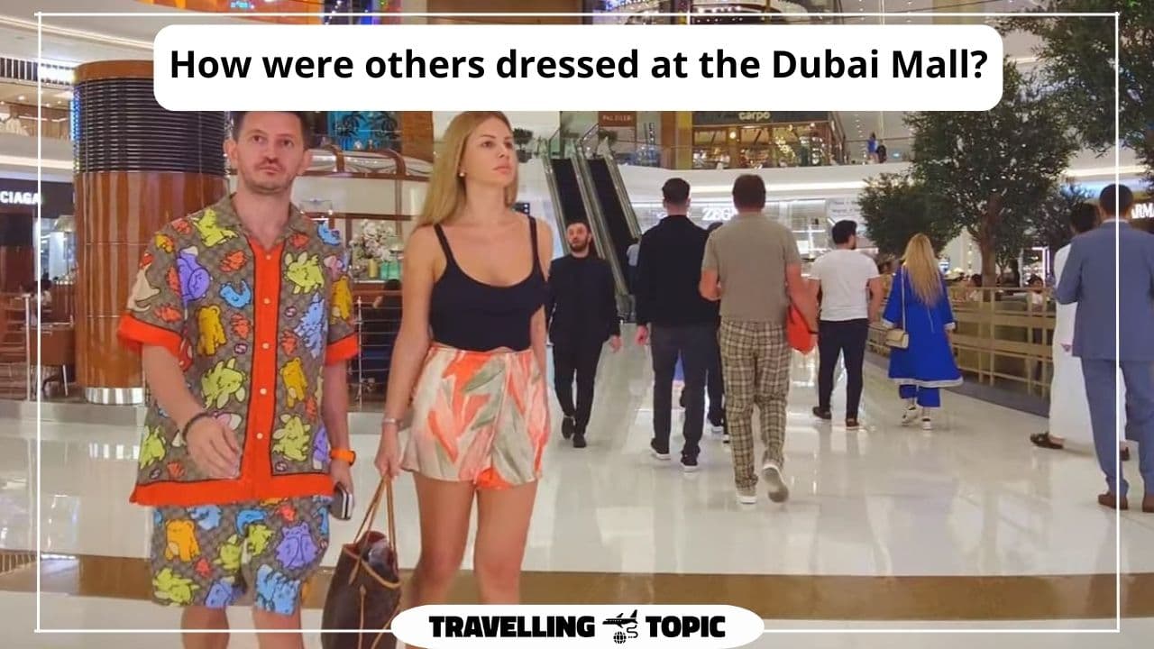 How were others dressed at the Dubai Mall
