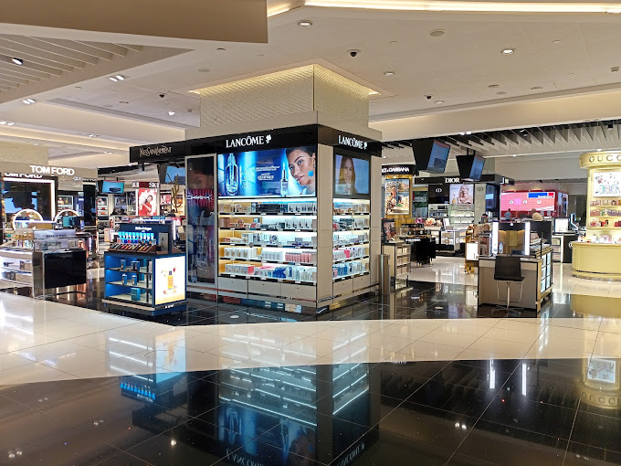 Dubai airport shops