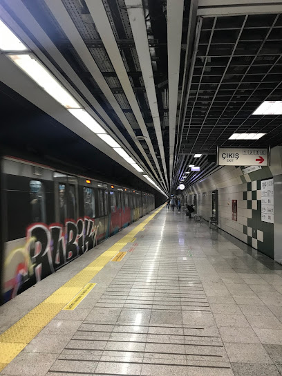 How to get from the Asian to the European side of Istanbul by metro