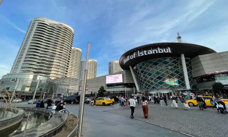 What is the biggest mall in Istanbul